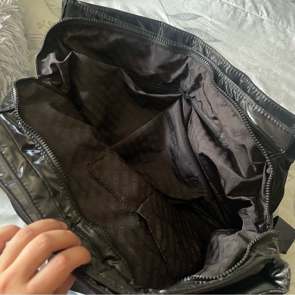 Steve Madden Women's Black Metallic Tote Medium Size - Picture 4 of 6